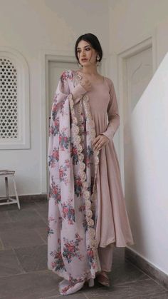 Summer Wedding Guest Dress Aesthetic, Gaun Fashion, Traditional Indian Dress, Casual Indian Fashion, Pakistani Dresses Casual, Salwar Kamiz