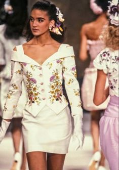 80s Runway Fashion Haute Couture, Jean Louis Scherrer, Spill The Tea, Runway Fashion Couture, Runway Outfits, Tiktok Fashion, Traditional Fashion