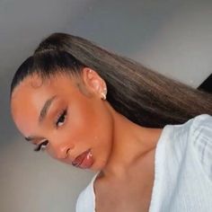 Discover hair ponytail styles. Explore chic and versatile ways to style your ponytail for a trendy and polished look. Natural Hair Maintenance, Feminine Hairstyles, Henna Cones, Natural Hair Beauty, Body Wave Wig, Natural Hair Tips