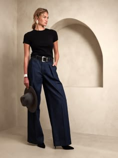 Côte Wide-Leg Jean | Banana Republic Banana Republic Jeans, Looks Black, How To Hem Pants, Looks Chic, Blue Pants, Business Casual Outfits, Looks Style, Wide Leg Denim, Carolina Herrera