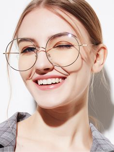 Oversized Round Glasses, Oversized Glasses Frames, Womens Eyewear Frames, Glasses Trends, Oversized Glasses, Eyewear Trends, Round Glasses Frames, Metal Glasses, Eye Glasses Frames