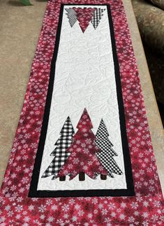 a table runner with christmas trees on it