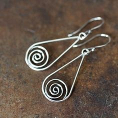 Simple Wire Wrap, Wire Wrap Earrings, Earrings Diy Handmade, Silver Wire Earrings, Celtic Spiral, Aluminum Earrings, Wire Wrap Jewelry Designs, Celtic Earrings, Aluminum Jewelry