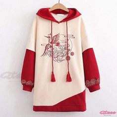 Qteee - Timeless Embroidered Colorblocked Hooded Sweatshirt with a Vintage Flair Cute Kawaii Clothes, Cute Kawaii Outfits, Clothes Kawaii, Kawaii Hoodie, Stylish Winter Outfits, Vintage Embroidery, Daily Dress, Kawaii Clothes, Harajuku Fashion