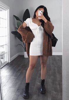 Style Année 80, Yay Or Nay, Fashion Nova Dress, Fashion Weeks, People People, People Standing, Outfit Inspo Fall, Basic Outfits