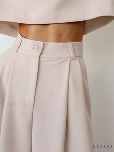 Streetwear Chic Pant Ensemble Streetwear Chic, Chic Pants, Leisure Suit, Wide Trousers, Boho Style Dresses, Wide Legs, Cozy Fashion, High Waisted Trousers, Long Sleeve Crop Top