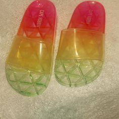 Clear Multicolored Sandals Never Worn Summer Slip-on Slides With Translucent Outsole, Multicolor Slip-on Slides For Summer, Casual Jelly Sandals With Translucent Outsole For Summer, Trendy Multicolor Sandals For Spring, Trendy Multicolor Sandals For Beach Season, Trendy Jelly Sandals With Translucent Outsole For Beach, Summer Jelly Sandals With Translucent Outsole And Round Toe, Trendy Jelly Sandals For Beach With Translucent Outsole, Summer Sandals With Translucent Outsole And Closed Toe