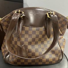 Louis Vuitton Verona Pm Hang Bag Purse Damier Ebene Inside And Outside In Excellent Condition! Number: Sd1171 Material: Damier Canvas, Leather Gold Tone Zipper Two Interior Side Pockets Hang Bag, Bags Louis Vuitton, Hanging Bag, Damier Ebene, Louis Vuitton Bags, Canvas Leather, Verona, Louis Vuitton Bag, Louis Vuitton