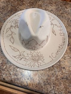 Personalized Verses Burned Onto Felt Cowboy Hats - Etsy Burnt Hats Designs, Wood Burn Felt Hats, Cowboy Hat Burn Design, Custom Burned Felt Hats, Hat Burning Diy, Burnt Felt Hat Design, Wood Burned Hats, Fedora Burning, Pyrography Hats