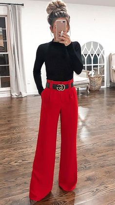 Outfit Pantalon Rojo, Red Pants, Casual Work Outfits, Looks Chic, Mode Inspiration