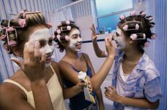 Instead of expensive spa treatments, get ready at home with a bunch of friends. Save money for Prom! Prom Tips, Diy Facials, Prom Couples, Prom 2016, Dream Prom, Spa Day At Home, Senior Prom, Prom Looks