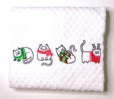 a towel with three cats on it