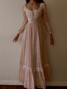 Late 1800s Dresses, Edwardian Inspired Fashion, Flowy Outfits, 1800s Dresses, Mexican Fashion, Sax Dress, Cottagecore Outfits, Dress Design Sketches, Victorian Clothing