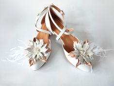 Product Description Introducing our removable hand-painted flower shoe clips, a breathtaking accessory designed to elevate any footwear formal or even bridal  Measuring 10 cm long by 9 cm high, these exquisite adornments are crafted from real leather, beautifully shaped into a sculptural flower design, in beige with rose gold colors, and accented with elegant white ostrich feathers.  Perfect for weddings, cocktail parties, or simply to elevate your everyday style, these versatile shoe clips brin Flower Shoes, Original Bags, Ostrich Feathers, Decorated Shoes, Shoe Clips, Rose Gold Color, Custom Shoes, Real Leather, Wedding Shoe