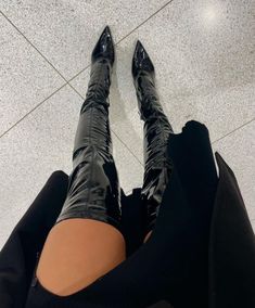 Pictures Of High Heels, Thigh Boots Outfit, Heavy Duty Boots, Shoe Selfie, Fancy Heels, Leather Boots Heels, Thigh High Boots Heels