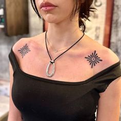 symmetrical ornamental tattoo Vintage Neck Tattoo, Symmetrical Tattoo Chest, Ren Faire Tattoo, Symmetric Collarbone Tattoo, Women Chest Tattoo Traditional, Traditional Clavicle Tattoo, Trad Tattoos Women, Symmetrical Tattoo Placement, Symmetrical Tattoo Shoulder