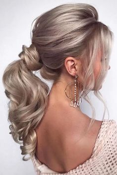 The Timeless Elegance of Bridal Ponytails in 2024 - woman-trend.com Wedding Hairstyles 2023, Hairstyles Brides, Blonde Ponytail, Messy Ponytail, Hair Upstyles, A Ponytail, Trendy Wedding Hairstyles