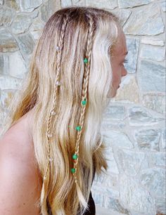 Braids With Beads Blonde Hair, Bead Braid Hairstyles, Beach Braids With Beads, Beach Hair Beads, Hair With Beads Braided, Braided Bead Hairstyles, Beach Braid Hairstyles, Beaded Braids Hairstyles, Beads In Hair Braids