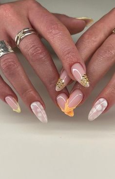 Nails For Europe Trip, Almond Aesthetic, Europe Summer Nails, Gems Nails, Mail Inspiration, Mens Nails, Aesthetic Gold, French Tip Acrylic Nails