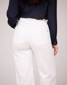 DESCRIPTION

Elevate your wardrobe with our White Shell High-Waisted Wide-Leg Jeans. These stylish jeans feature a flattering high-rise fit and a chic cropped length with a 25" inseam, perfect for adding a touch of elegance to any outfit. 

Designed in Montreal

Imported

Style no. 2533




DETAILS


Closure: Silver button


Rise: High

Inseam: 25"


Vegan leather YJ patch at back pocket

YJ Logo - Silver Button and Rivets. YKK Zipper





SIZE CHART

Trudy is 5'9" and wearing a size 26.

Fit: T Mid-rise White Denim Wide Leg Pants, Luxury White Wide-leg Jeans, White Mid-rise Jeans With Button Closure, Jeans For Petite Women, White Wide-leg Rigid Denim Bottoms, White Mid-rise Elastane Jeans, Jeans For Tall Women, Stylish Jeans, Relaxed Jeans