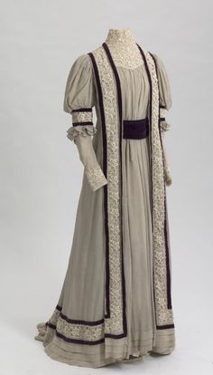 1905-1907 House dress belonging to Dowager Empress Maria Fyodorovna, Russia, 1905-07. Crepe, velvet, guipure (State Hermitage Museum - St. Petersburg, Leningrad Oblast, Russia) | Grand Ladies | gogm Edwardian Tea Gown, Jasmin Darnell, Edwardian Gowns, Tea Gown, Historical Clothes