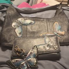 A Beautiful Purse With Butterflies And A Wallet And Key Ring To Match.. Looks Like New, But Carried Some Y2k Purse, Boho Lifestyle, Beautiful Purse, Ring Color, Dream Wardrobe, Purse Wallet, Key Rings, Key Ring, Syrup