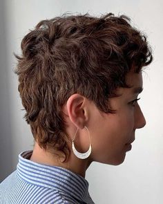 Feathered Haircut, Hairstyle At Home, Haircut Thick Hair, Curly Pixie Haircuts, Hair 2022, Pixie Hair, Short Hairstyles For Thick Hair, Pixie Haircuts