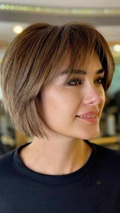 Brunette Bob With Bangs, Textured Bob Hairstyles, Chin Length Haircuts, Stylish Short Hair, Face Shape Hairstyles, Asian Short Hair, Long Bob Haircuts