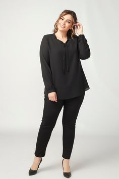 ⭐GENERAL FEATURES⭐ Moda Alba plus size blouse is made of silk crepe 100% pes fabric. The modern ball measurements on the mannequin in the image are bust 100 cm, hips 106 cm, waist 82 cm and height 175 cm. You can choose the size that suits you with this unique oversized shirt with different size options. You can choose the best work tops that fit you, thanks to the plus size comfort. It does not contain chemicals that may affect human health. ✨STYLISH AND ELEGANT✨ Moda Alba minimal blouse is pro Minimal Blouse, Business Casual Clothes, Elegant Business Casual, Shirt Elegant, V Neck Tunic, Women Blouses Fashion, Office Wear Women, Black Plus Size, Plus Size Blouse