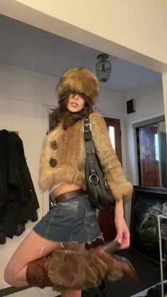 Russian Outfit Women, Russian Bimbocore Outfits, Fur Hat Outfit, Hat Outfit Fall, Mini Jeans Skirt, Red Black Outfit, Girly Casual, European Girl, Skirt Styling