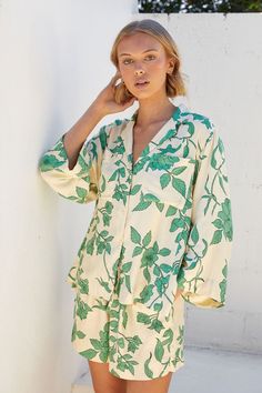 Peta Sleep Set - Twill - Romantic Floral Resort Wear Men, Floral Pajama Set, Types Of Textiles, Mens Sleepwear, Elastic Shorts, Cut Top, Sleep And Loungewear, Sleep Set, Border Print