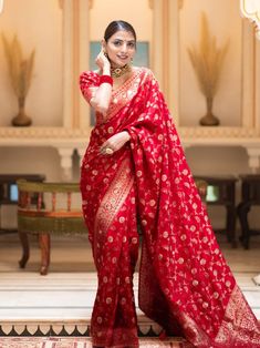 Alaska Fashion, Women Saree, Jacquard Blouse, Silk Saree Banarasi, South Indian Sarees, Cloth Design, Big Fat Indian Wedding, Silk Saree Blouse, Blouse Designs Latest