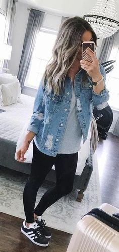 Fall Travel Outfit, Blue Shirt With Jeans, Casual Denim Jacket, Legging Outfits, Outfit Jeans, Casual Winter Outfits, Trend Fashion