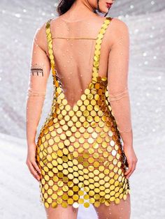 Features Of Gold Sequin Mini Dress 💖Vintage chainmail and modern sequins: the gold sequin mini dress features a unique chainmail shape combined with fashionable gold sequins, presenting a vintage yet modern intertwined style. This design is not only eye-catching, but also brings chic visual enjoyment to the wearer. 💖Mini style adds sexiness: mini dress length design can emphasize the wearer's leg line, looking more sexy and charming. This style is especially suitable for nightlife, parties or