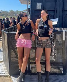 #festivaloutfit #bloomers #byebambi #fashion Parklife Outfit, Hard Summer Outfit, Hard Summer Festival Outfit, Hard Summer Festival, Dresses For Festivals, Coachella Outfit Ideas