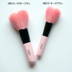 ■ KUMANO FUDE Heart-shaped Make up Brushes 2set Powder & Cheek Hair material: Goat Hair, Polyester Size: Powder Brush: Hair length: about 4.0 cm / 1.57 inches Total length: about 12.0 cm / 4.72 inches Cheek Brush: Hair length: about 3.5 cm / 1.38 inches Total length: about 11.0 cm / 4.33 inches This listing is for a cute and beautiful KUMANO FUDE Heart-shaped Make up Brushes 2set Powder & Cheek. The Kumano Makeup Brush (Kumano Brush Makeup Brush) is made in Kumano Town, Anki County, Hiroshima Pr Brush Makeup, Brush Hair, Make Up Brushes, Vintage Cosmetics, Cute Gift Boxes, Great Gifts For Women, Goat Hair, Hiroshima, Makeup Brush Set