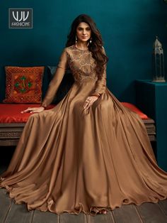 Dresses Pakistani Wedding, Gown Designs, Long Frock Designs, Pakistani Formal Dresses, Embroidered Anarkali, Simple Gowns, Designer Maxi Dress