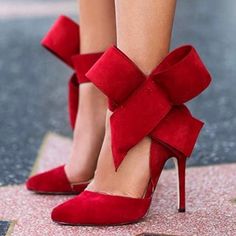 Beautiful Elegant Red Velvet Pumps. Never Worn! Make An Offer If You’re Interested! Sepatu Pump, Heels With Bows, Hak Tinggi, Butterfly Heels, High Heels Classy, Bow High Heels, Rocker Girl, Prom Heels, Red High Heels