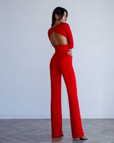 Fabric: Crepe Cotton 65%, Polyester 35% Round neckline Long sleeves Cut out sides Backless jumpsuit Wide-legLength: 159 cm/ 62.59 in Pants length (inseam): 90 cm/ 35.43 in Sleeve length: 64 cm/ 25.19 in Red Jumpsuits Outfit, Jumpsuit Outfit Wedding, Backless Outfits, America Dress, Formal Dresses With Sleeves, Bollywood Outfits, Fashion Design Patterns, Red Evening Dress, Backless Jumpsuit