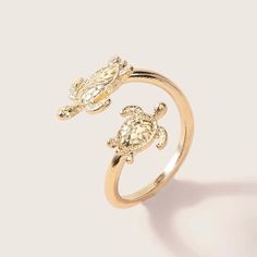 Turtle Ring -About A Size 6 1/2 -Measures 0.7in In Diameter -Can Be Adjusted By Bending The Ring To Desired Fit Pet Friendly Home Smoke Free Home Turtle Engagement Ring, Gold Wedding Rings For Summer, Preppy Rings, Preppy Ring, Beachy Clothes, Turtle Ring, Surf Jewelry, Preppy Jewelry, Turtle Jewelry