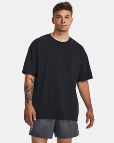 Heavyweight, soft cotton-blend fabric provides all-day comfort|Ribbed collar|Drop hem shoulder for an oversized fit & feel Under Armour Relaxed Fit Crew Neck Top, Black Oversized Tshirt Outfit Men, Oversized Tshirt Outfit Men, Drop Shoulder Tshirt, Oversize Tshirt Outfits, Striped Shirt Men, Gym Outfit Men, Shirts For Leggings, Blank T Shirts