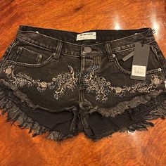 Reposhing This Item I Purchased From @Retrobydestiny. Loved It, But Ready To Rotate For Something New. Questions? Leave A Comment Below! Vintage Black Bottoms For Festival, Vintage Black Festival Bottoms, Oc Fashion, Cool Shorts, Shorts Design, Teaspoon Shorts, One Teaspoon Shorts, Diy Shorts, Double Bass