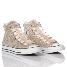 Converse All Star Full Champagne, the real queen of the party: it sparkles, it shines and it's colourful our full glitter is exactly what you need, fully covered in champagne glitter, sides, tongue and back: ALL. With these women's trainers everyone will envy your feet. The Converse All Star Full Champagne comes with cream satin laces in addition to its original white ones. For added comfort, we offer you our heel lift insole, which, in addition to comfort, gives you a few extra inches Gold Embellished Lace-up Sneakers, Gold Embellished Sneakers With Round Toe, Embellished Gold Sneakers With Round Toe, Gold Embellished Round Toe Sneakers, Party Sneakers With Sequins And Round Toe, Silver Sparkling Party Sneakers, Sparkling Silver Party Sneakers, Luxury Gold Sneakers For Party, Gold Embellished Party Sneakers