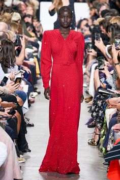 Michael Kors Collection Spring 2020 Ready-to-Wear Collection - Vogue Collection Couture, Fashion Photography Inspiration, Runway Trends, Menswear Collection, Red Outfit