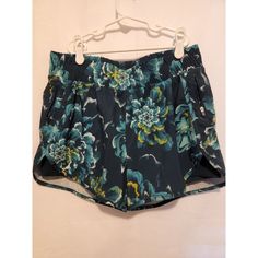 Womans Avia Yoga Active Shorts Floral Green Sz M Stretch Floral Print Shorts For Beach, Stretch Floral Print Beach Shorts, Beach Floral Print Stretch Shorts, Stretch Floral Print Shorts For Vacation, Green Floral Print Short Bottoms, Casual Stretch Shorts With Floral Print, Stretch Printed Short Bottoms, Green Floral Print Shorts For Day Out, Casual Printed Shorts For Day Out