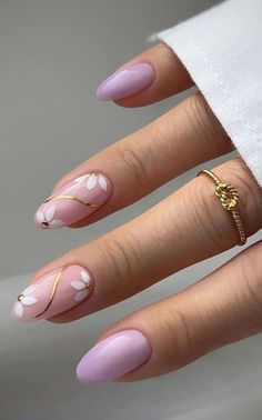 Floral Nail Art Acrylic, Cool Oval Nail Designs, Circle Nails Designs, Pink May Nails, Spring May Nails, May Nails Ideas 2024 Flowers, Nail Art Round Shape, Almond Floral Nails Designs, Flower Nails Spring