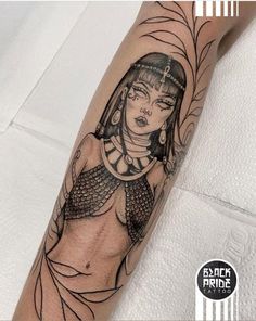 Tattoo Cleopatra, Tattoo Brazo Mujer, Cleopatra Tattoo, Nefertiti Tattoo, Worst Tattoos, Bla Bla Bla, Cross Tattoos For Women, Egyptian Tattoo