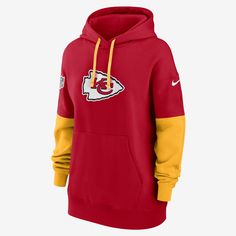 A wardrobe staple for football season, the Kansas City Chiefs Sideline Essential Hoodie is made with dropped shoulder seams that help create an oversized look and soft fleece lining for a warm, comfortable outer layer. Kansas City Chiefs Logo, Chiefs Logo, Essential Hoodie, Nfl Kansas City Chiefs, Nike Fleece, Nike Nfl, Uniform Design, Nike Red, Red Hoodie