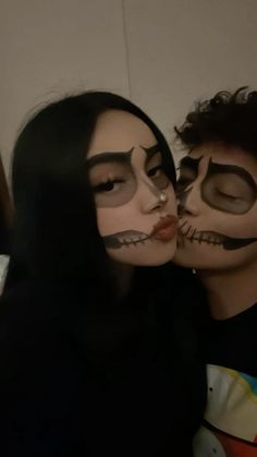 Baddie Matching Halloween Costumes, Simple And Easy Halloween Costume Ideas, Couple Face Painting, Skull Make Up Male, Skull Makeup Couple Halloween, Easy Skeleton Costume Last Minute, Halloween Makeup Couples Ideas, How To Do Skeleton Makeup Easy, Skeleton Makeup On Men