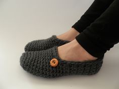 A beautiful pair of women's boot crochet slippers. Made of wool yarn they are so soft, warm, cozy to wear and have a lot of bulk for extra comfort. Soles are covered with latex, which makes them not slippery to walk and give it a long life. To make a slippers takes 3-5 days. If you want any other colors or size, please contact me. Decorations, as buttons or ribbons, can differ as in photo. If your skin is sensitive, the thread can irritate the skin because it is wool. CARE: gently handwash in wa Slippers Boot, Crochet Boots Pattern, Crochet Slipper Boots, Slipper Pattern, Crochet Slipper, Handmade House, Shoes Crochet, Crochet Slippers Free Pattern, Slippers Boots